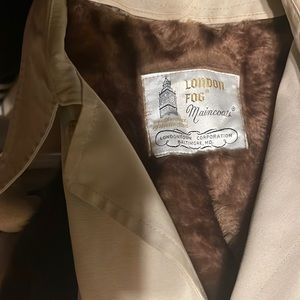 Large tan coat with dark drown heavy liner that zips out